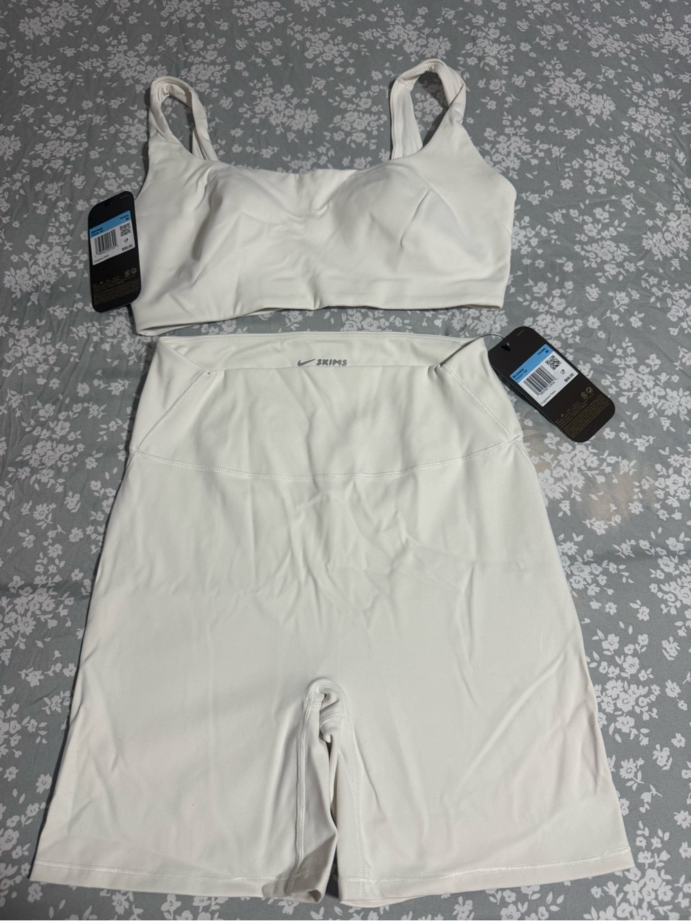 Nike White Seamless Sports Bra and High-Waist Bike Shorts Set